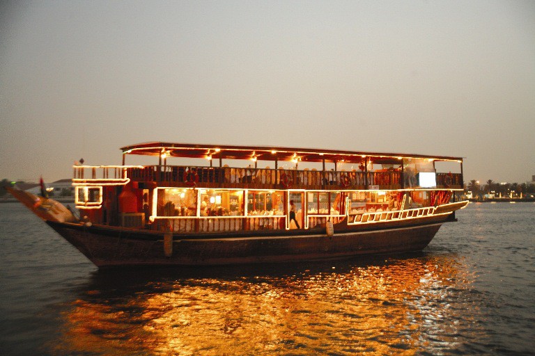 Dhow Cruise по Дубай Марине